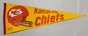 Banderín de fieltro duro amarillo de los Kansas City Chiefs 29-1/4" de los años 70 NFL fútbol americano - Imagen 1 de 5