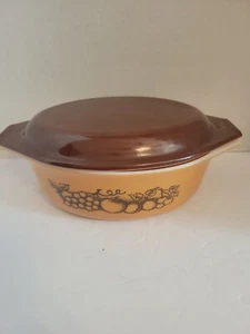 Vintage Pyrex # 043 Old Orchard Harvest Fruit 1 1/2 Qt Casserole w Lid - Picture 1 of 6