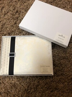 Nuevo álbum de invitados de lujo Hallmark Forever In Love WCA3240 Foto 1 de 4