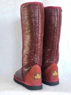 РЕДКАЯ UGG ЗМЕЯ ОВЧИНЫ КЛАССИЧЕСКИЕ ВЫСОКИЕ БОТИНКИ SZ 6,5 АВСТРАЛИИ СДЕЛАНО ТЕМНО-БОРДОВЫЙ - Изображение 1 из 4