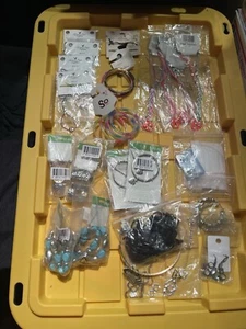 Lote de 23 piezas de joyería al por mayor/revendedor NUEVO Am Eagle Xhilaration Kohls Dept Store - Imagen 1 de 15