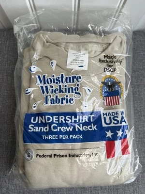 Pack de 3 camisetas DSCP cuello redondo absorbente humedad talla grande color arena hechas en EE. UU. Foto 1 de 4