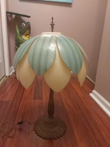Vintage MCM Light Lamp W/ Green White Plastic/Lucite Lotus Petal 1970's GC - Picture 1 of 13