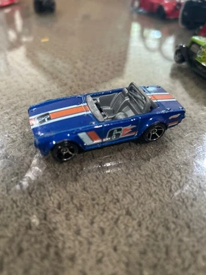 Triumph TR6 2010 Hot Wheels Faster Than Ever azul suelto Foto 1 de 4