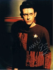 Manu Intiraymi signiertes 8 x 10 Farbfoto. .  Star Trek Voyager. Icheb. - Bild 1 von 2