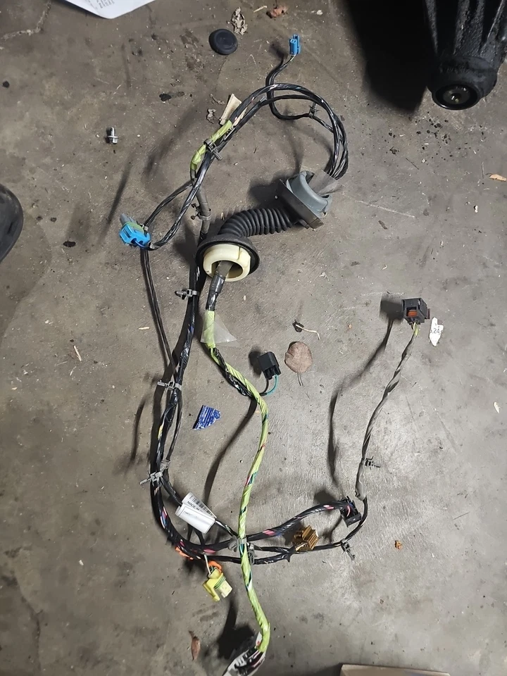 2007-2013 Escalade Tahoe Yukon Suburban Right front Door Wiring Harness 15905282 - Image 1 of 1