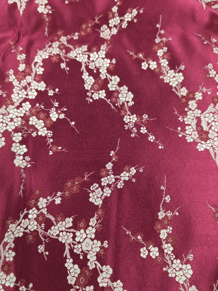 46 Anchos Vintage Satinado Tostado Flor de Cerezo Sobre Tela Roja 4 Yardas Brocado Damasco Foto 1 de 3