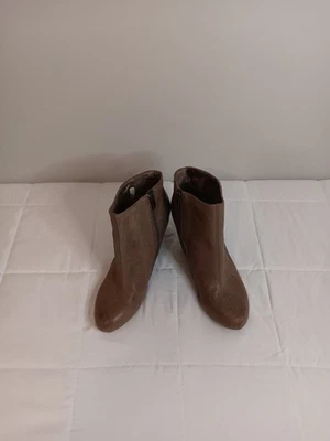 Botín Vince Camuto Hillari Cuero Tacón de Cuña Color Tostado Talla 10 Foto 1 de 4