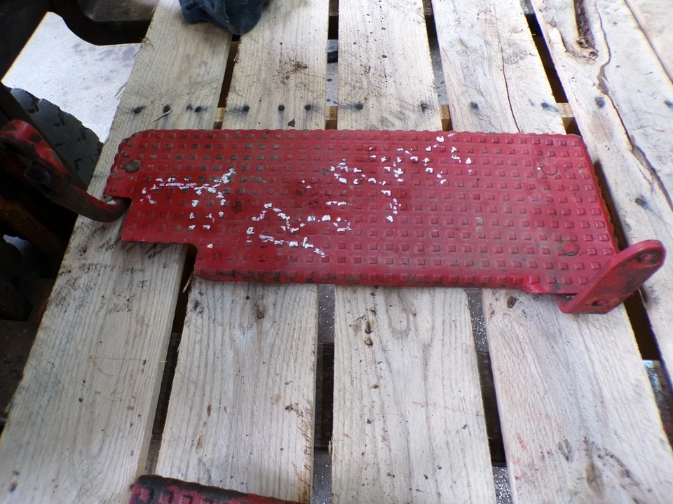 Ford 800 Tractor RIGHT Running Board ORIGINAL FLOOR BOARD 800 SERIES TRACTOR - Image 1 of 3