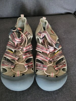 Keen boys sandals size 4 - Image 1 of 3