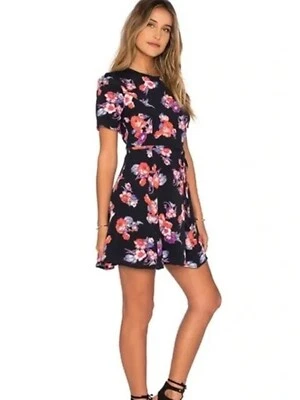 Платье Tularosa Iris трапециевидное с цветочным рисунком черное размер маленький мини - Изображение 1 из 4