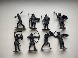 Toy soldiers USSR Vikings DZI 8 pieces - Picture 1 of 6