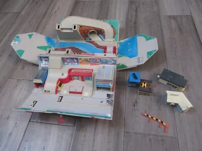 Galoob 1988 Micro Machines Super City Toolbox Playset Incomplete - Image 1 of 4