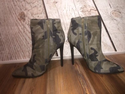 SHOE DAZZLE Camo Kyli Puffer Booties Women’s Heels Size 8 - Image 1 of 4