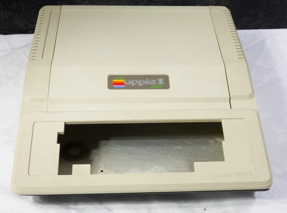 Vintage Apple II Plus  A2S1048 empty case 216290 - Image 1 of 4