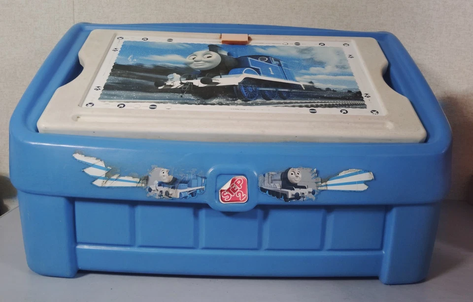 2014 THOMAS & FRIENDS 2-IN-1 TOY BOX AND ART BOARD BY  GULLANE UNLIMITED & STEP2 - Image 1 of 4