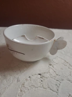 Copo de bigode antigo com cabo de borboleta Madsm borboleta azul raro  - Imagem 1 de 4