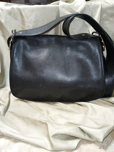 COACH VINTAGE BLACK LEATHER FLAP CROSSBODY SHOULDER BAG PURSE . No. G30-9332 - Picture 1 of 10