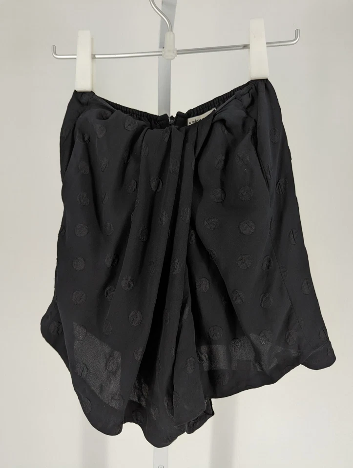 Pantalones Cortos A Detacher Archive Negros Seda Deconstruida Cintura Elástica Lunares Nueva York Foto 1 de 4