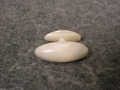 Gemelos tallados madreperla ÚNICO vintage repuesto perdido/roto zm64 Foto 1 de 4