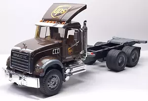 Bruder #02828 Camion logistique MACK Granite UPS 2828 - 1:16 - Photo 1 sur 12