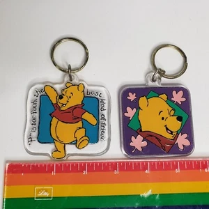 Lotto 2 Portachiavi Vintage Walt Disney Winnie the Pooh Personaggio Store - Foto 1 di 3