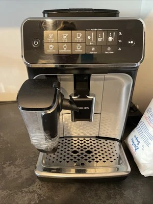 Philips Series 3200 LatteGo EP3246/70 Kaffeevollautomat - Matt-Schwarz/Silber - Bild 1 von 3