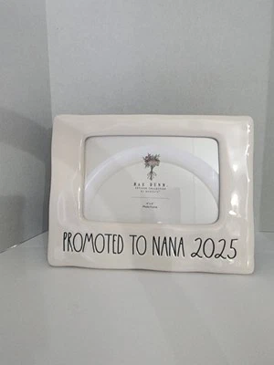Marco de fotos Rae Dunn 'Promovido a Nana 2025' 4x6 Colección artesanal por Magenta Foto 1 de 4