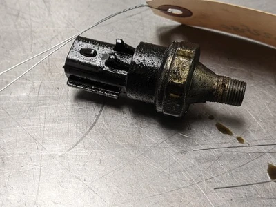 Sensor de presión de aceite del motor de Chrysler Sebring 2.4 05033317AC 2010 Foto 1 de 4