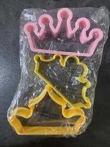 New 10cm Disney Princess Tiaras Crown X3 Cookie Cutters Eaglemoss Biscuit Sugar - Picture 1 of 2