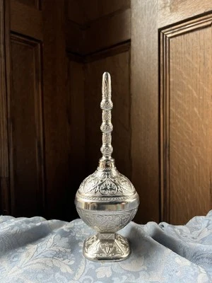 Vintage Turkish 'Guldanlik' or Rose Water Sprinkler Foto 1 de 4