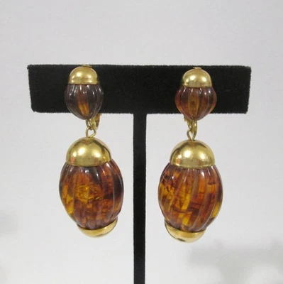 Pendientes colgantes con clip de lucita ámbar sintético tono dorado joyería vintage Foto 1 de 2