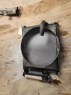 BMW E34 525i M20B25 Radiator with Auto Transmission Cooler 1988-1993 LP30 Foto 1 de 4