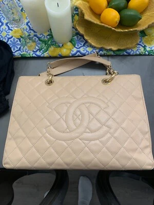 CHANEL бежевый Clair выстеганная икра кожи Grand покупки сумка с короткими ручками бывшая в употреблении!! - Изображение 1 из 4
