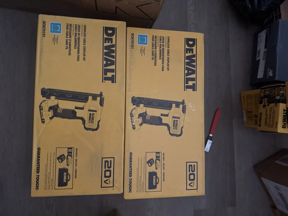 NUEVO DCN701D1 Dewalt 20V MAX Kit Grapadora de Cable Inalámbrico - Incluye Batería y Cargador Foto 1 de 1
