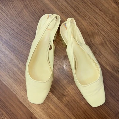 Tacón Sam Edelman talla 11 amarillo Foto 1 de 4