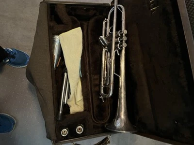 Trompeta Bach Stradavarius Nueva York 7 Plata Bb. Excelente estado. Ver fotos.  Foto 1 de 4