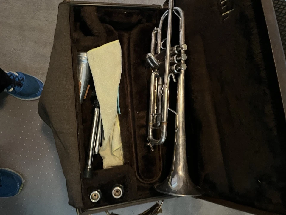 Trompeta Bach Stradavarius Nueva York 7 Plata Bb. Excelente estado. Ver fotos.  Foto 1 de 4
