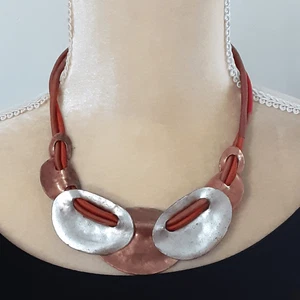 Collar arte portátil Chico's tonos cobre latón - Imagen 1 de 2