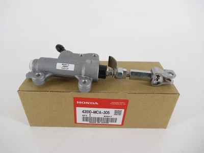 Genuine OEM Honda 43510-MCA-305 Rear Brake Master Cylinder  - Imagen 1 de 4