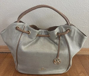 NWT Michael Kors MONTAUK Lg Tote Bag Canvas PALE GOLD MULTI 30S2GYQT3Y - Picture 1 of 15