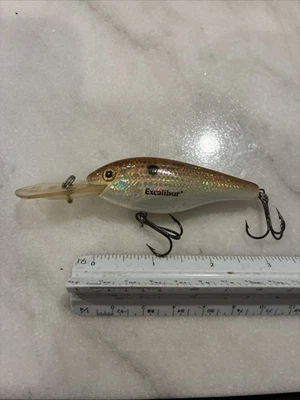 Vintage Excalibur Series rebel Shad R fishing lure In Good Used Condition - Image 1 of 4