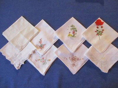 Mouchoir N°48 ancien blanc coton fin broderie fleur couleur Lot de 8 dépareillés - Photo 1/4