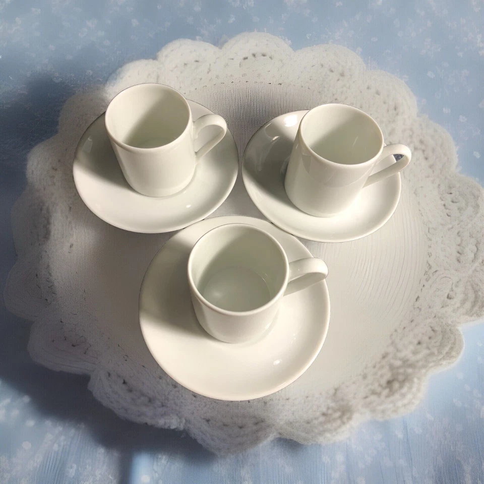 Эспрессо чашки и блюдца три белые чашки 2 «X 2» блюдца 4» без сколов - Изображение 1 из 4