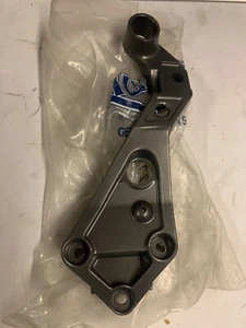 NEW GENUINE TRIUMPH SPRINT LEFT HAND REAR FOOTREST HANGER T2080117 - Picture 1 of 1