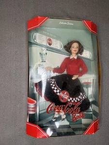 Vintage Coca Cola Barbie Puppe 1999 Soda Fountain Cafe Neu - Bild 1 von 2