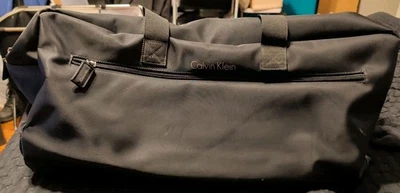 Bolso de viaje de fin de semana de lona negro Calvin Klein Foto 1 de 4