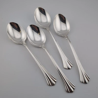 Juego de 4 cucharas soperas ovaladas de ley del siglo XVIII Reed & Barton Foto 1 de 3