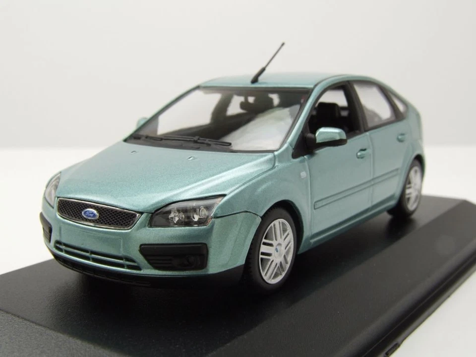 Minichamps 1 43 FORD FOCUS LIGHT BLUE METALLIC 2004 - 940084000