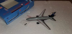 Aeroclassics United Airlines DC10-30 1:400 ACN1855U 1990 Battleship cols N1855U - Picture 1 of 8
